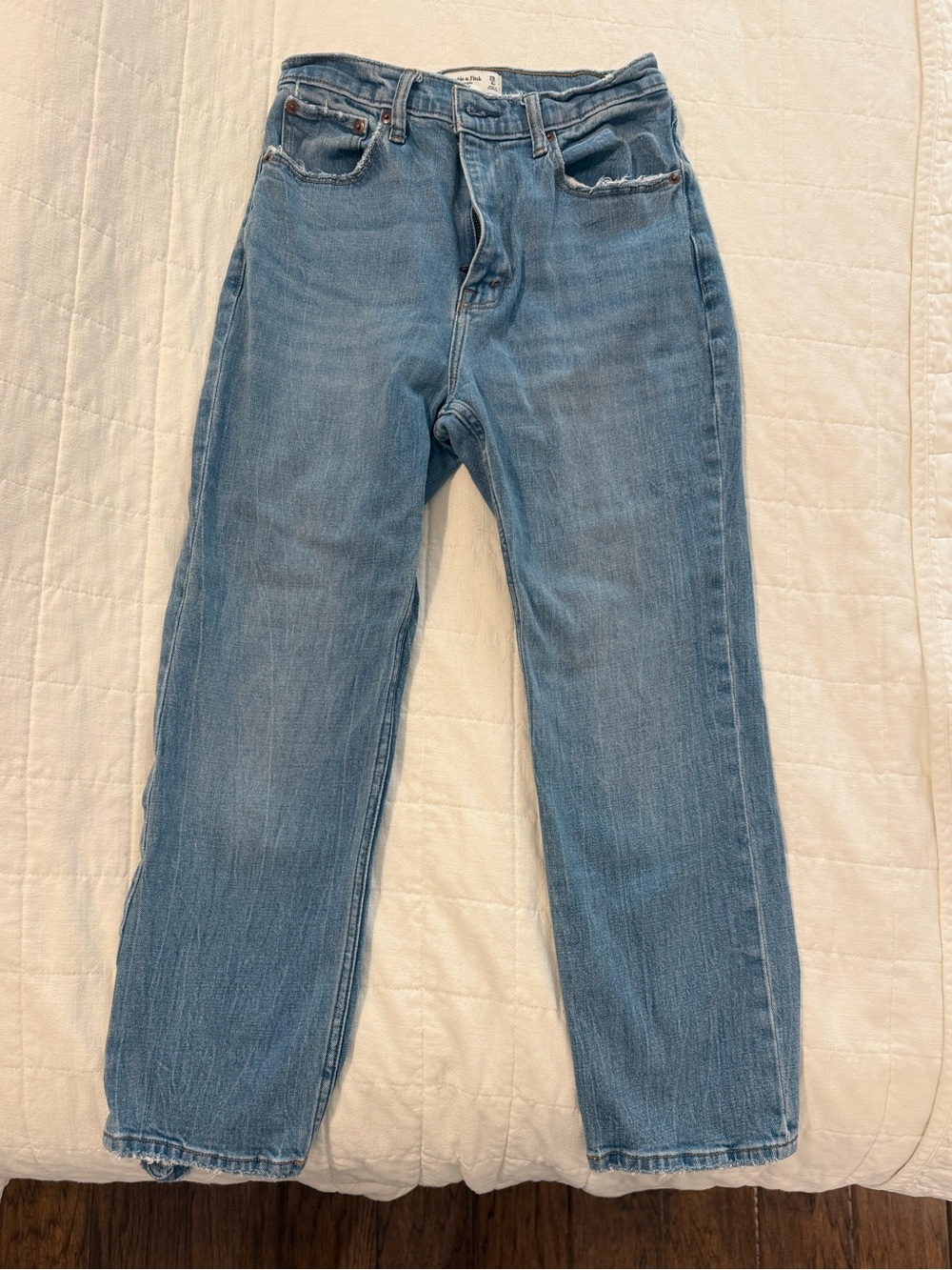 Abercrombie and Fitch the ankle straight ultra high-rise 28, 6 short
